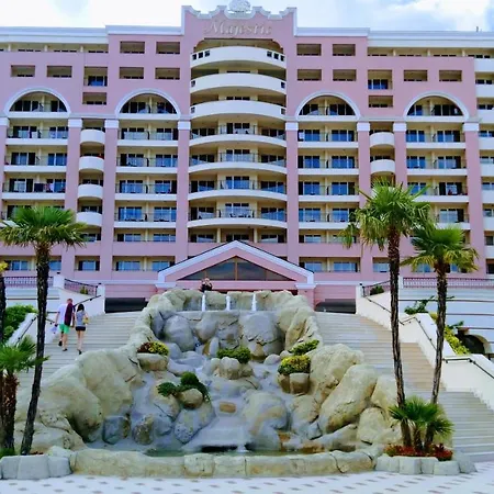 Private Apartment In Sunny Beach شقة *