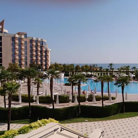 Private Apartment In Sunny Beach شقة *